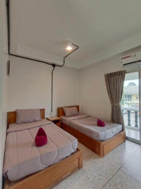 Postel nebo postele na pokoji v ubytování Bangsaphan Resort