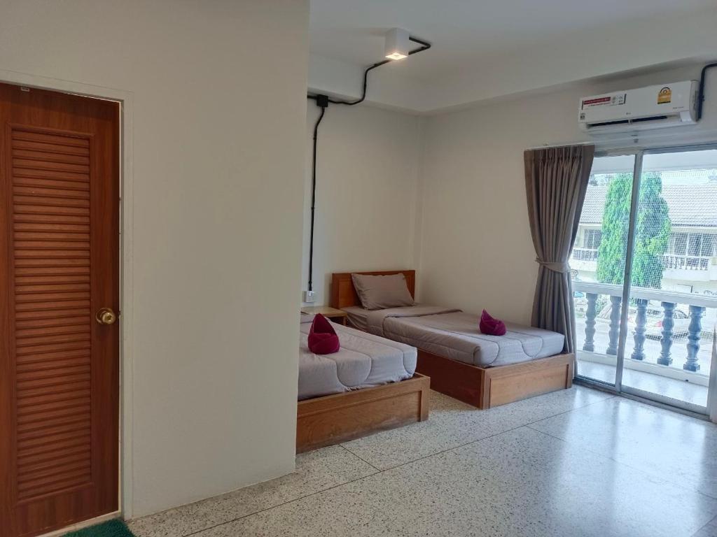 Postel nebo postele na pokoji v ubytování Bangsaphan Resort