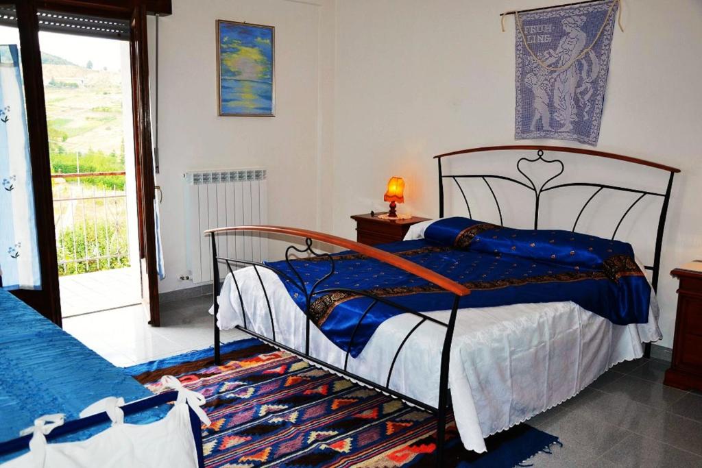 A bed or beds in a room at Passiflora House - Basilicata