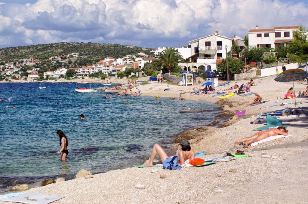 Fotografie z fotogalerie ubytování Apartments by the sea Razanj, Rogoznica - 15264 v Rogoznici