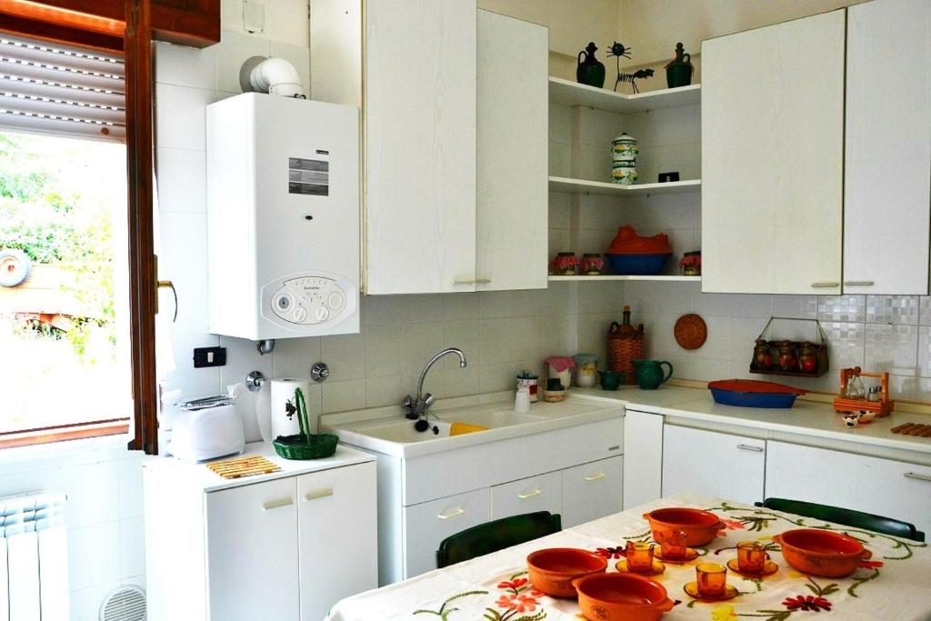 A kitchen or kitchenette at Passiflora House - Basilicata