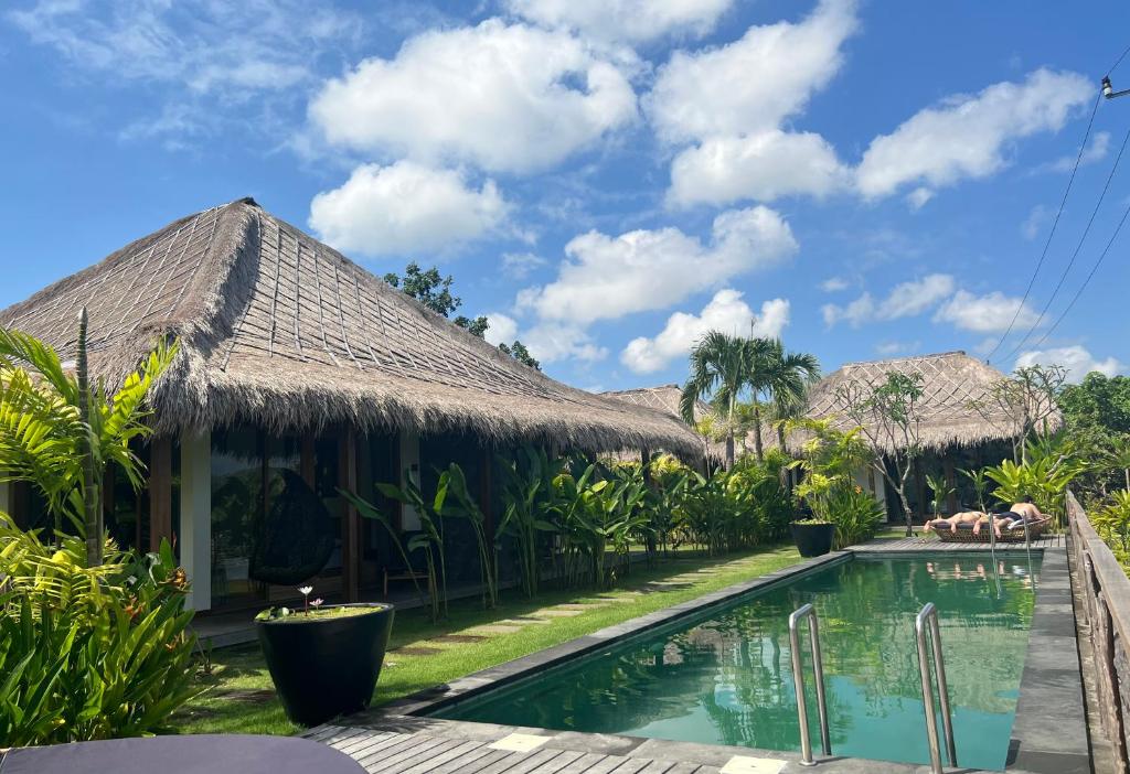 - Vistas a un complejo con piscina en La Reserva Villas Bali, en Jimbaran