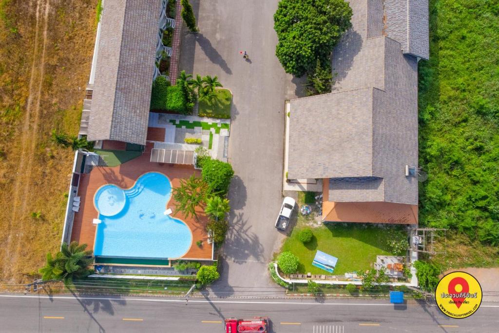 Bazén v ubytování Bangsaphan Resort nebo v jeho okolí