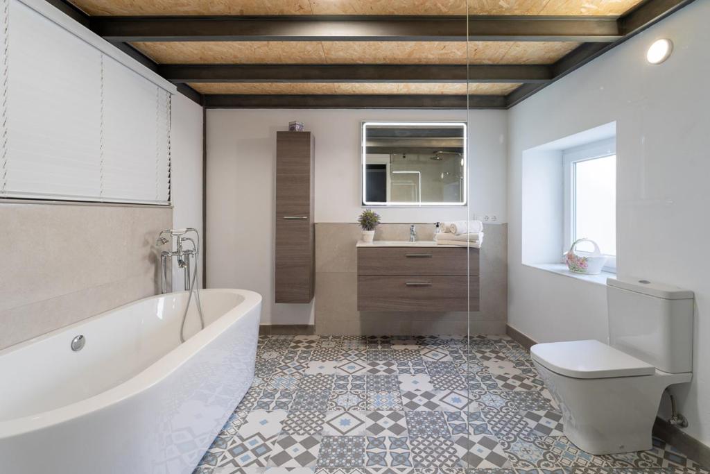 Koupelna v ubytování Suite Loft 4 PAX by costablancarent