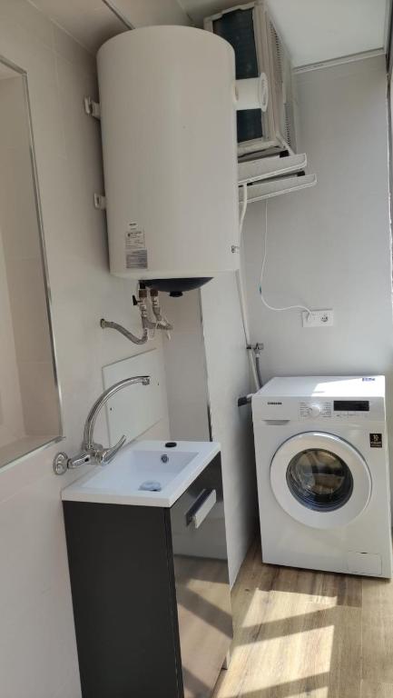 Kuchyň nebo kuchyňský kout v ubytování SOLYMAR PONIENTE Apartamento Recién Reformado A 3 min de Playa Poniente y del Centro Parking Opcional