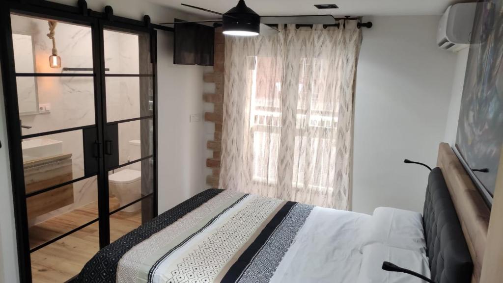 Postel nebo postele na pokoji v ubytování SOLYMAR PONIENTE Apartamento Recién Reformado A 3 min de Playa Poniente y del Centro Parking Opcional