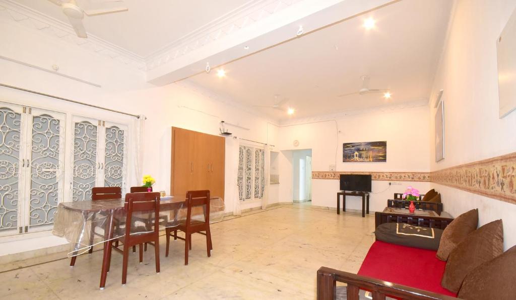 BHARATHI RESIDHOME - Three-Bedroom Villa