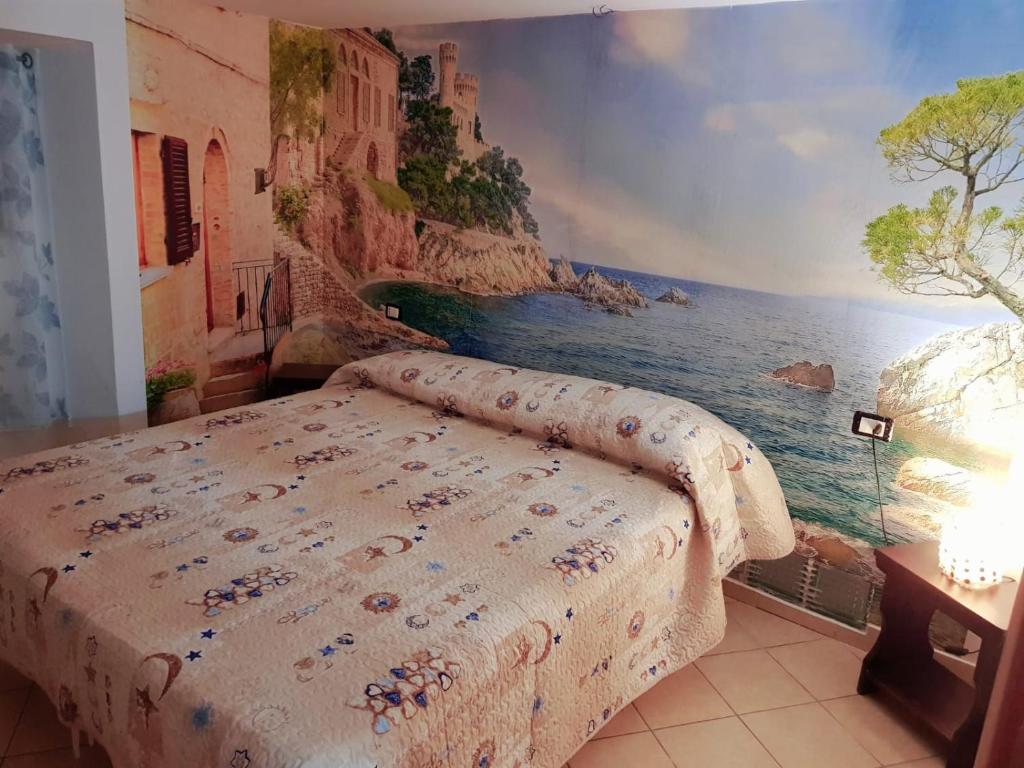 a bedroom with a bed with a painting on the wall at Casa Vacanze Maniscalco Sciacca in Sciacca