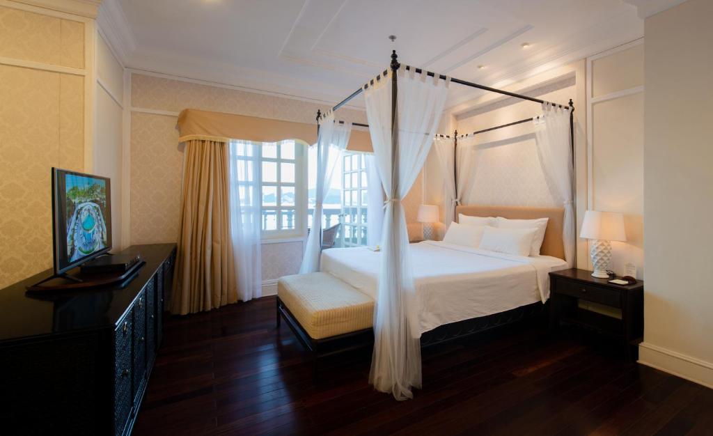 Executive Suite Ocean View + Inclusive One-Time Afternoon Tea per room