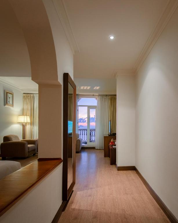 Premium Deluxe King with Ocean View  + Inclusive One-Time Afternoon Tea per room