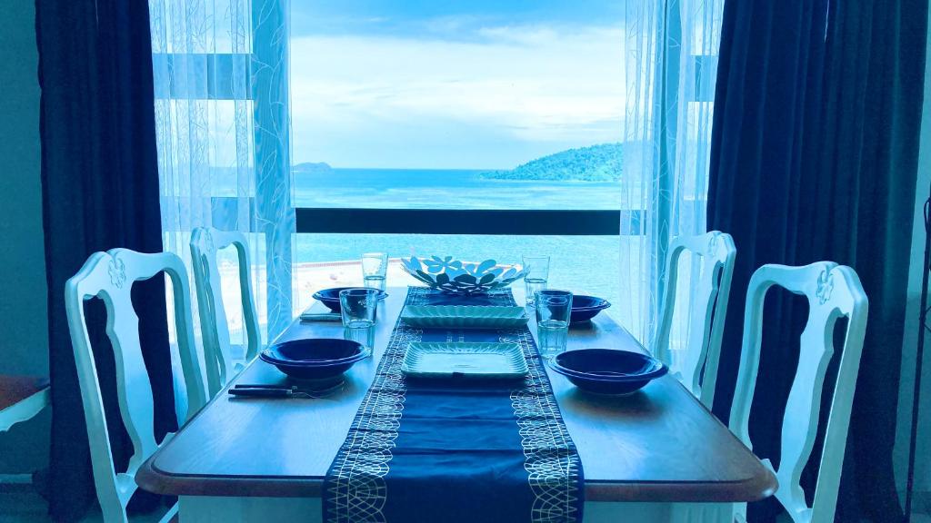 #1 Private Corner Stay! Ocean-View, Walk to Jetty & Food Spots-Mango House1 - Hizvo