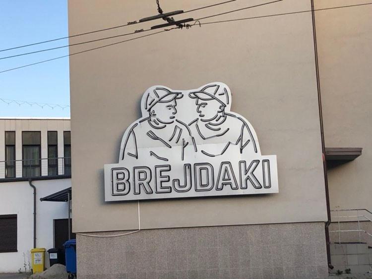 una señal en el lateral de un edificio en Zamojska, en Lublin
