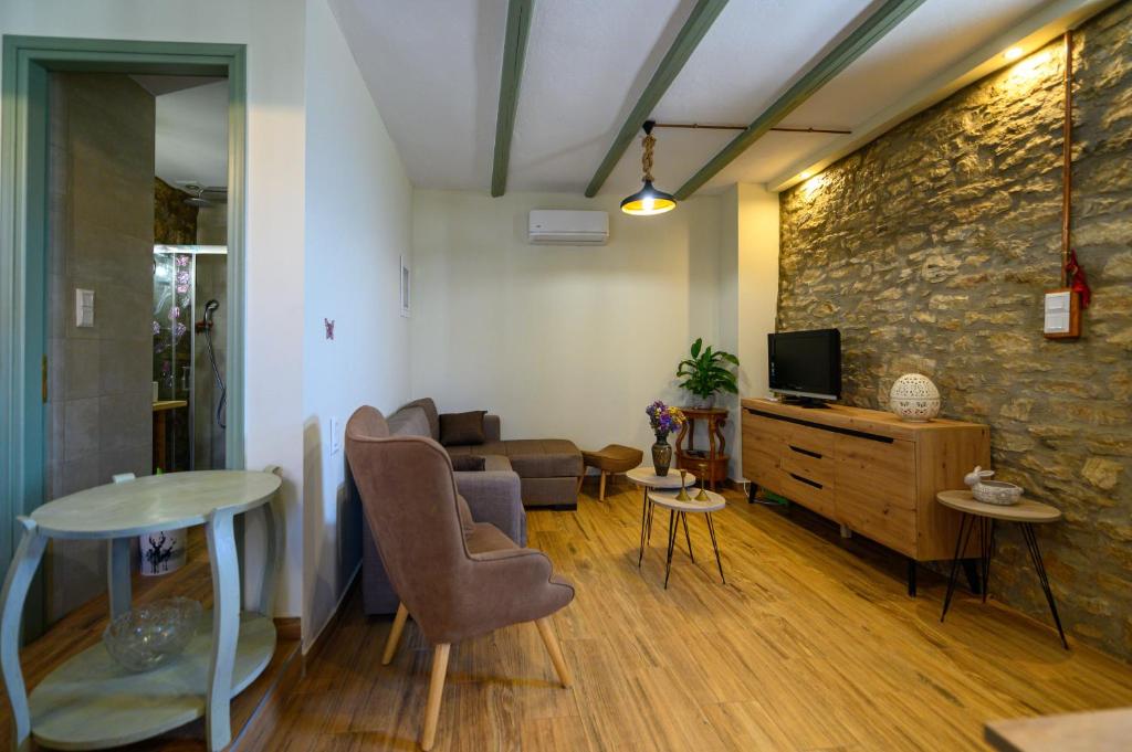 A seating area at Kalochori Luxury Cottage