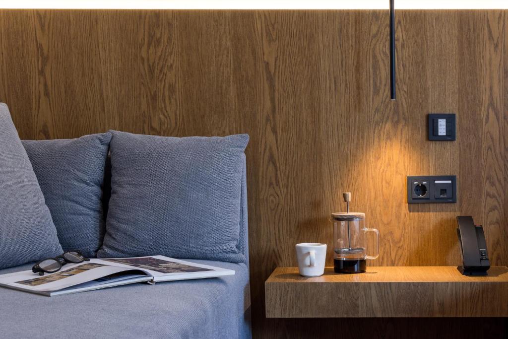 A seating area at Neoma