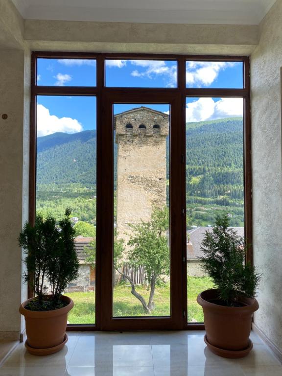 Nespecifikovaný výhled na hory nebo výhled na hory při pohledu z hotelu