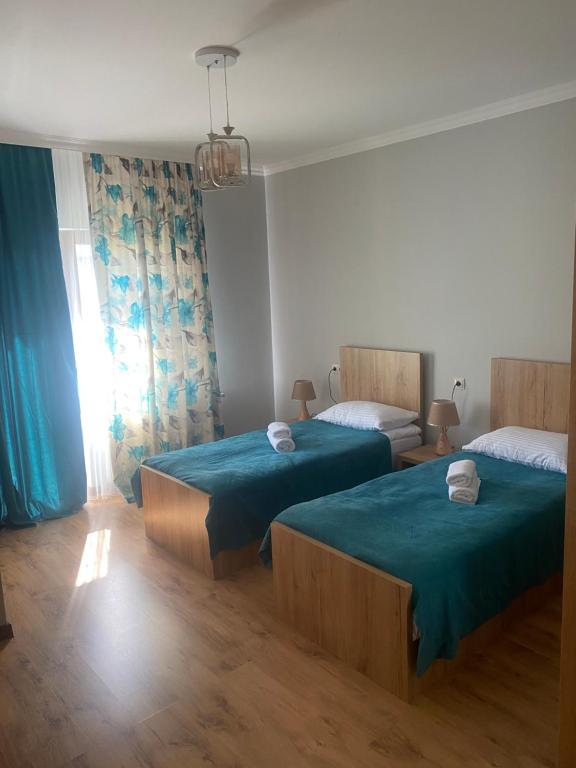 Postel nebo postele na pokoji v ubytování Lanchvali Inn