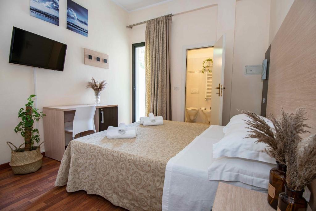 A bed or beds in a room at Hotel Baby B&B