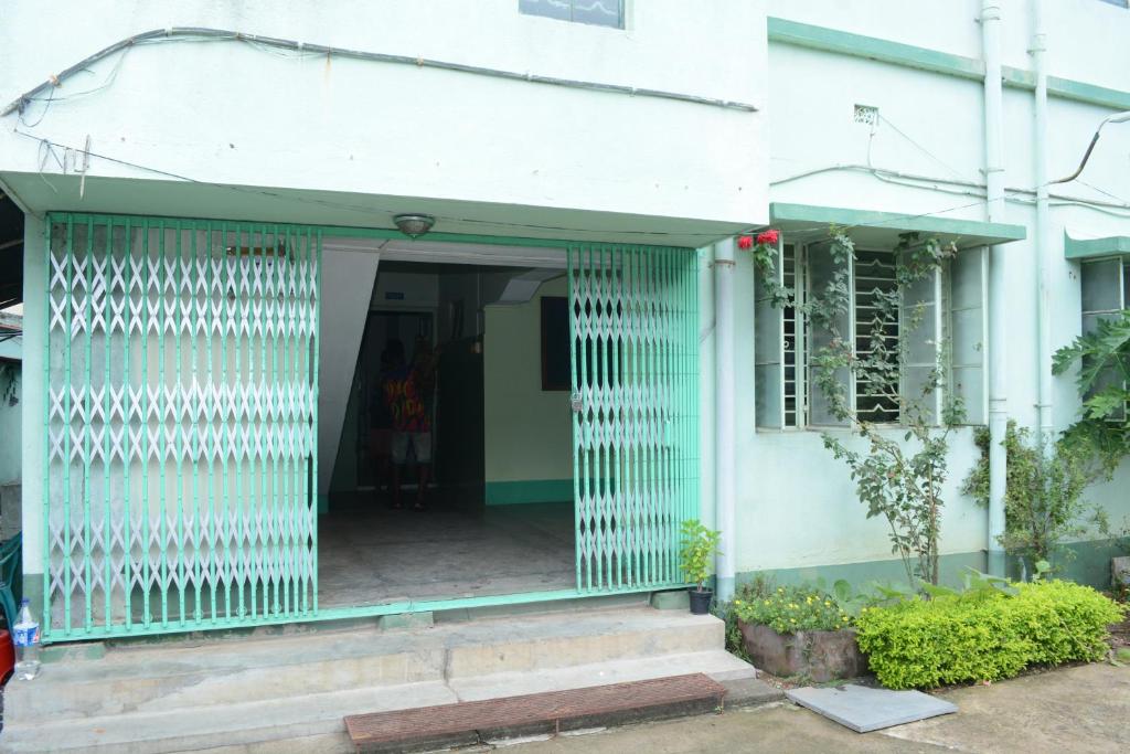 a house with green and white walls and a door at Seva Kendra Hijli Kharagpur in Kharagpur