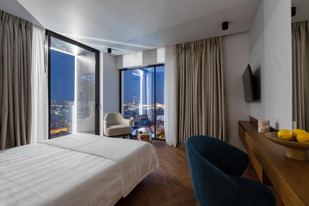 A bed or beds in a room at Neoma
