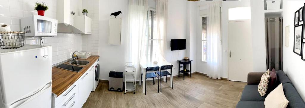 Kuchyňa alebo kuchynka v ubytovaní Beachfront two-bedroom apartment in Fuengirola