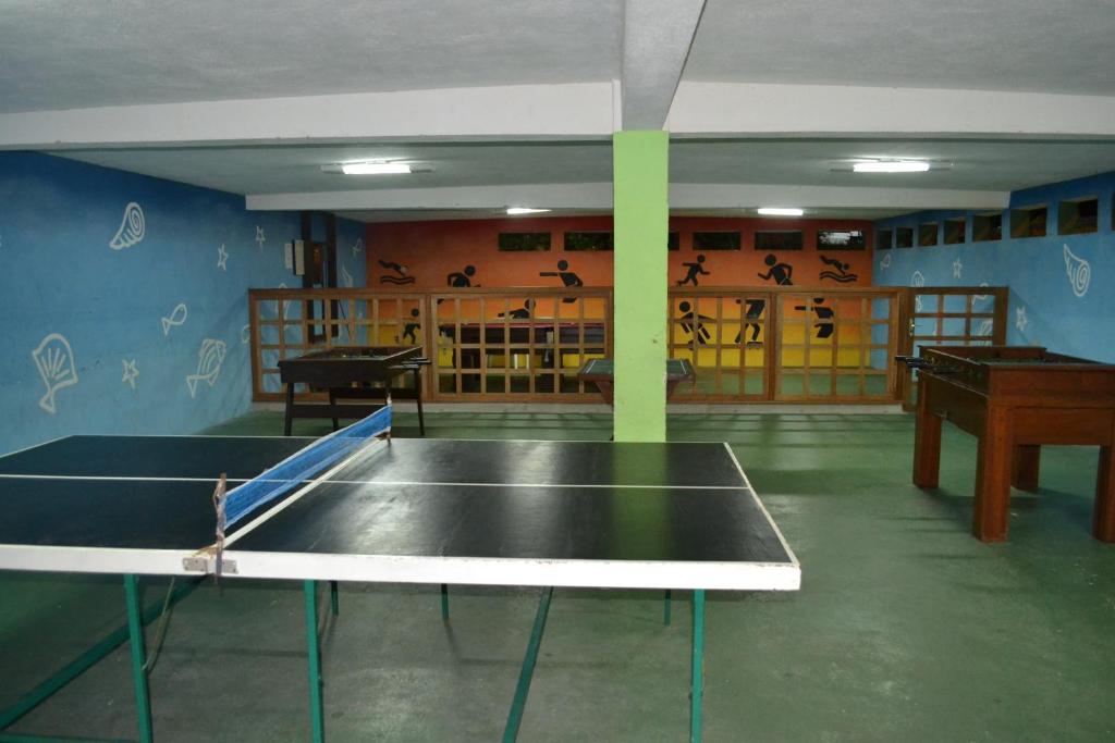 Stolní tenis v ubytování Baia Cabralia Hotel nebo okolí