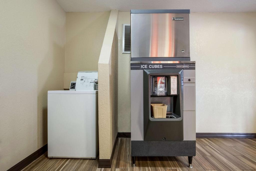 Kuchyň nebo kuchyňský kout v ubytování Best Western U.S. Inn