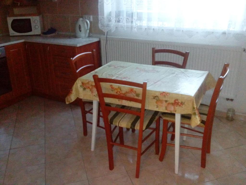 Kuchyň nebo kuchyňský kout v ubytování Ubytování v Mladých Bukách