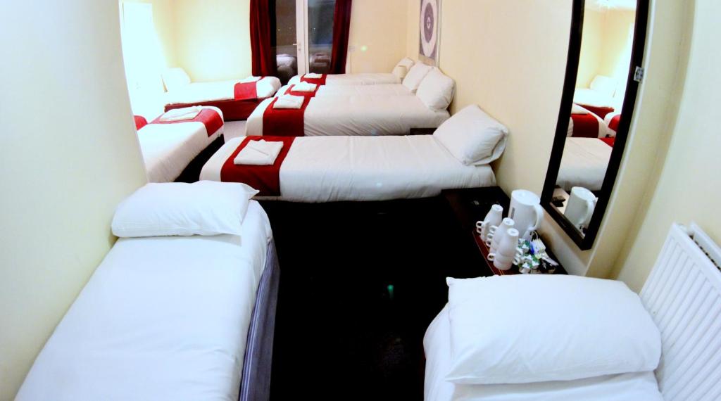 Fairmount Hotel - Family Room With Bathroom