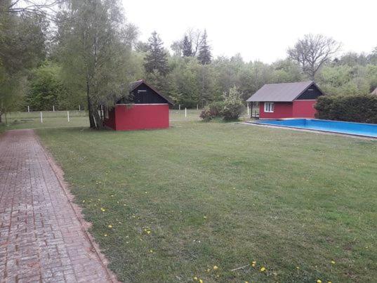 Bazén v ubytování Ignatówka nebo v jeho okolí