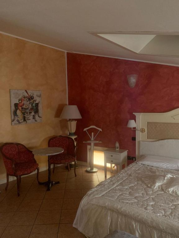 Postel nebo postele na pokoji v ubytování Hotel Due Colonne