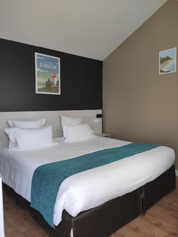Postel nebo postele na pokoji v ubytování Hôtel Restaurant les 13 Assiettes