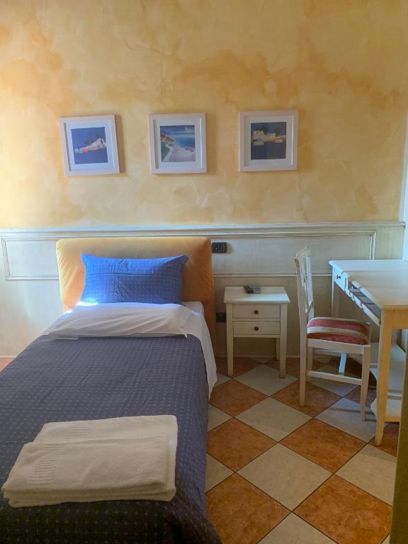 Postel nebo postele na pokoji v ubytování Hotel Due Colonne