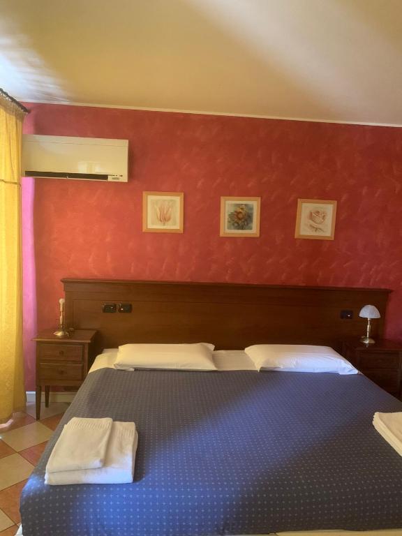 Postel nebo postele na pokoji v ubytování Hotel Due Colonne