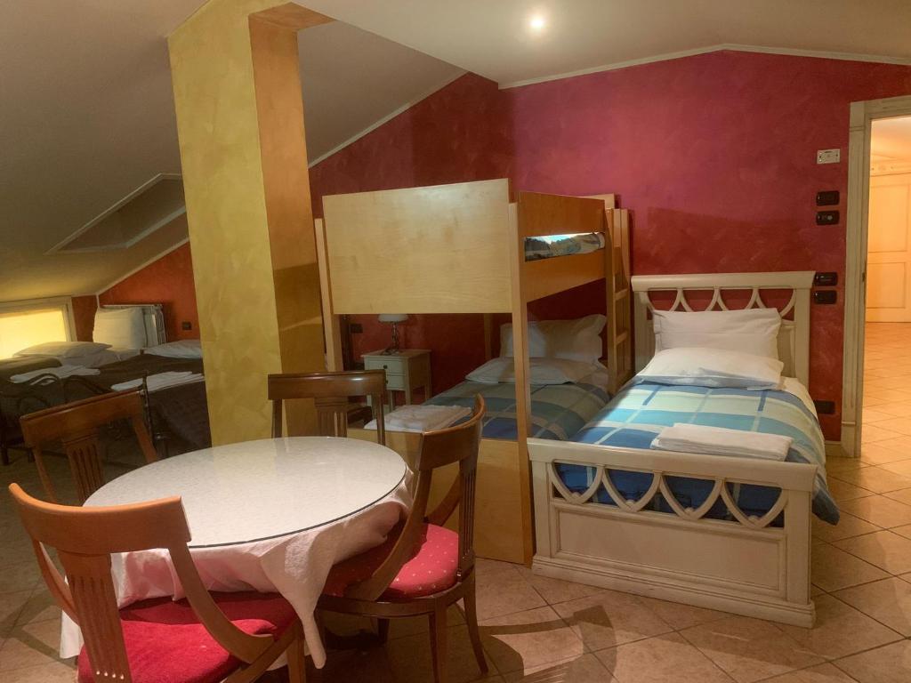Postel nebo postele na pokoji v ubytování Hotel Due Colonne