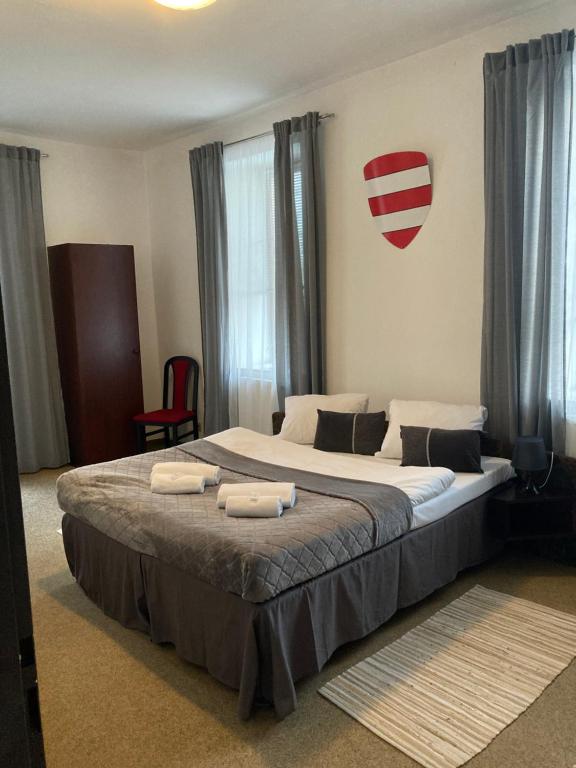 Postel nebo postele na pokoji v ubytování Hotel Camelot
