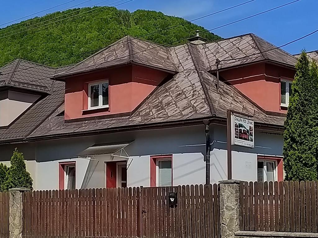 Budova, kde se chata nachází