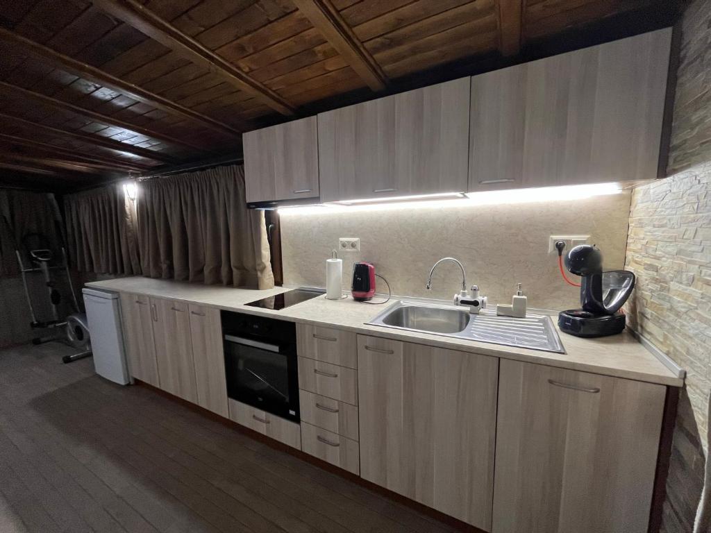 Kuchyň nebo kuchyňský kout v ubytování Georgievi Apartments Sandanski
