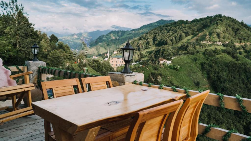 Orca Bungalows - Deluxe Double Room (2 Adults + 1 Child)