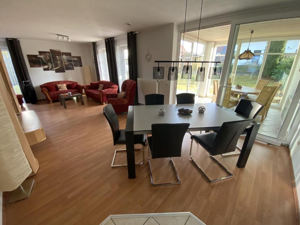 a living room with a dining room table and chairs at Ferienhaus Kutzenhausen in Kutzenhausen