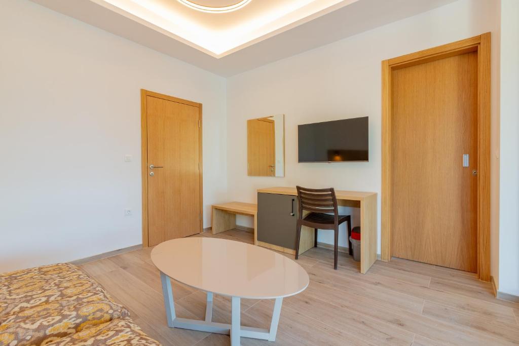 TV a/nebo společenská místnost v ubytování Lago Hotel