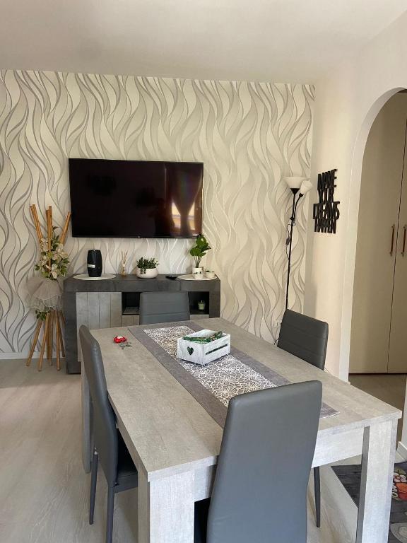 Телевизор и/или развлекательный центр в Dream house... Cerveteri!