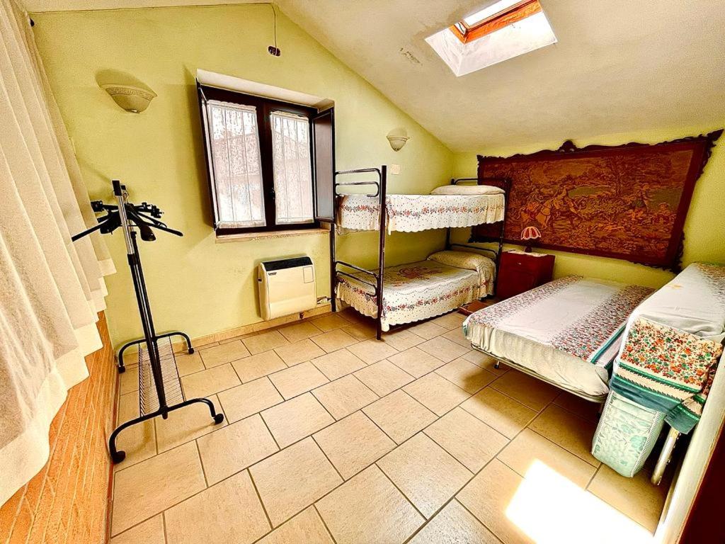 a room with two bunk beds and a window at La Villetta in Cansano