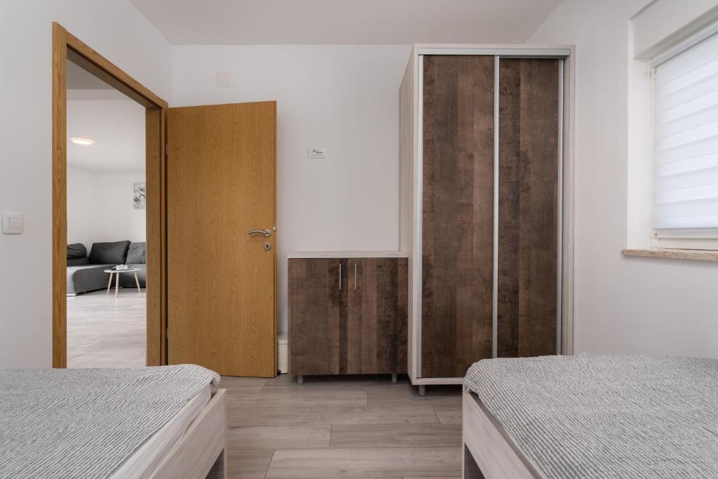 Postel nebo postele na pokoji v ubytování Apartmani Villa Ruby