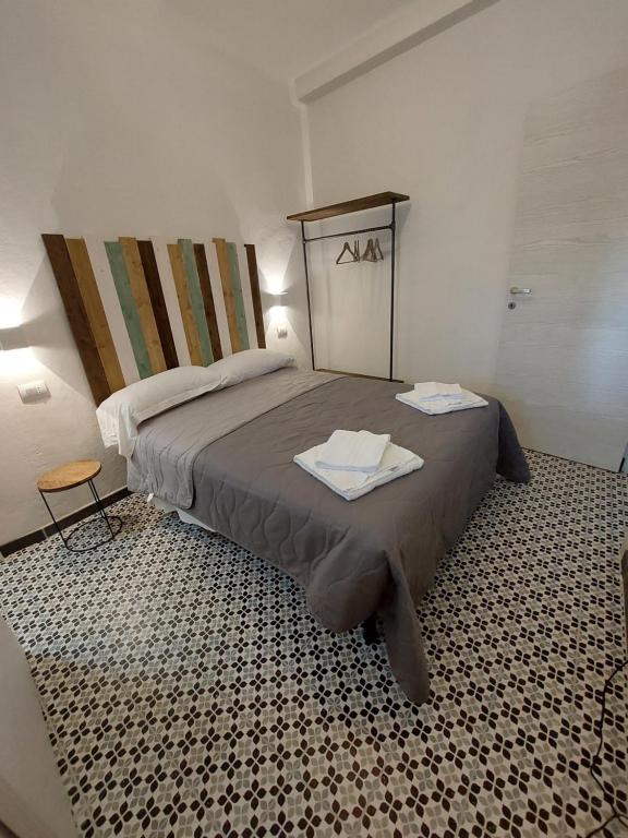 a bedroom with a large bed with two towels on it at La casa di Zefiro in Corniglia