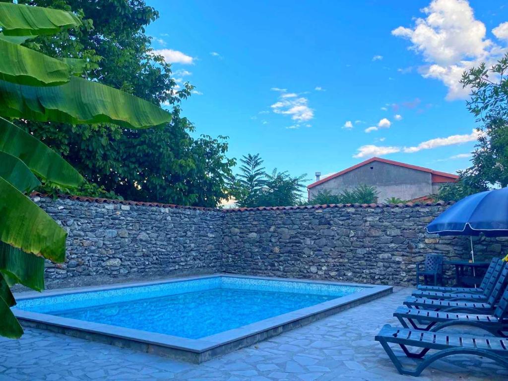 Bazén v ubytování Hotel Villa Eniseli nebo v jeho okolí