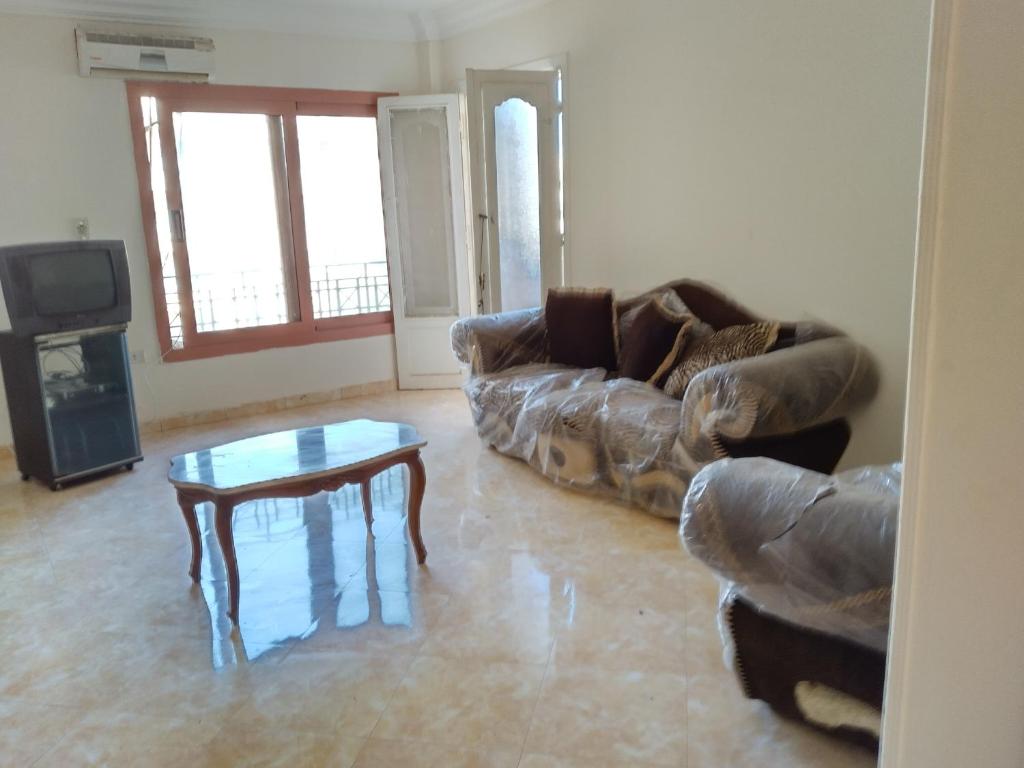 Furnished 3 rooms flat in Opera city
