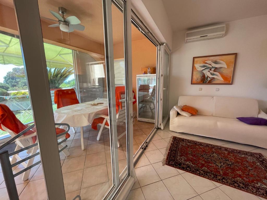 Fotografie z fotogalerie ubytování Exclusive Apartment Croatia Sun and Sea View - Garden and Free Parking - Zrce v Novalji