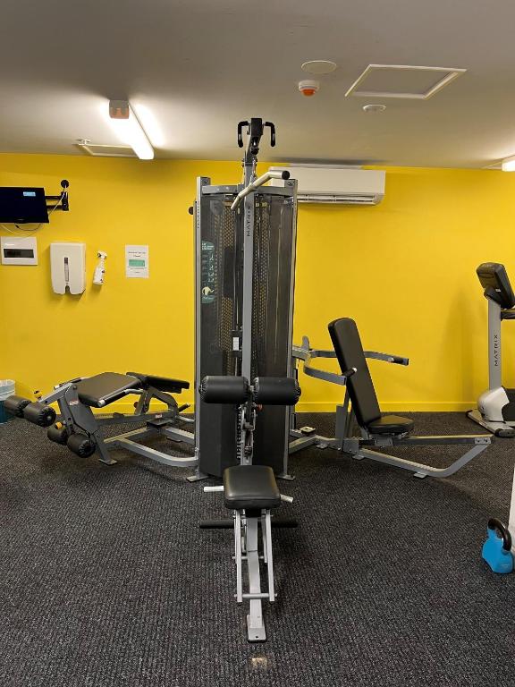Fitness centrum a/nebo fitness zařízení v ubytování Darwin City Suites with Harbour View