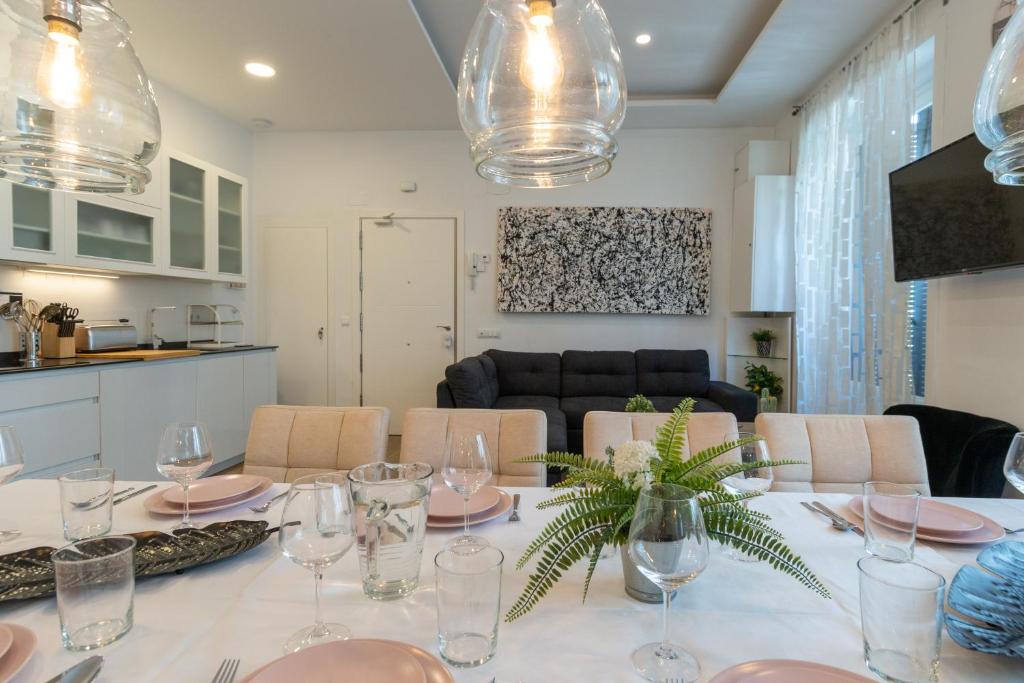 A television and/or entertainment centre at JACUZZI FULL exterior SOL, by MONARO*****