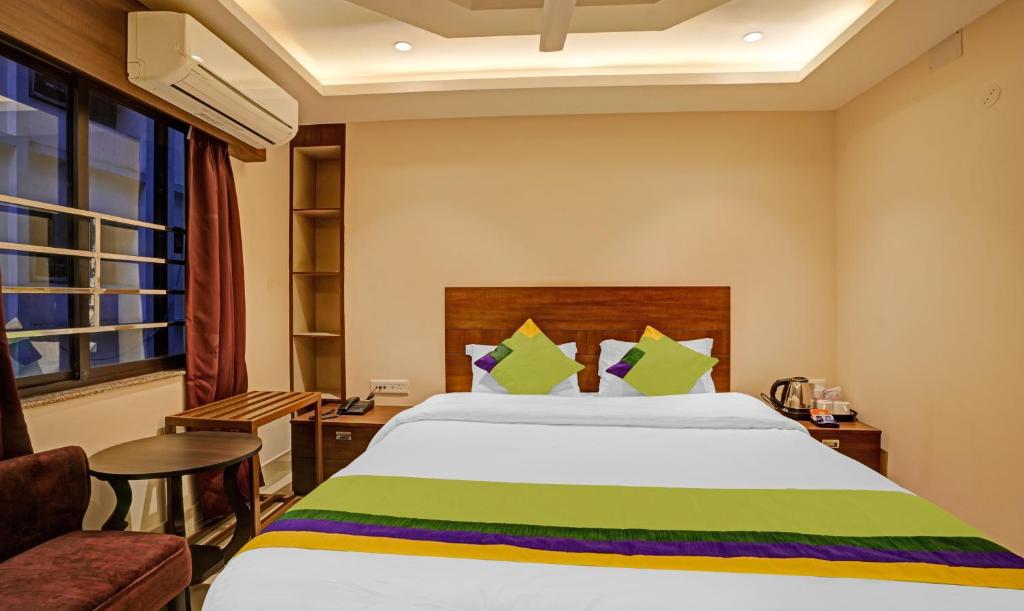 Postel nebo postele na pokoji v ubytování Treebo Indrapuri Hotel & Resort, Siliguri Junction